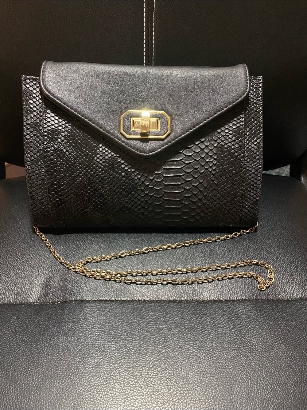 Black Snake-Texture Envelope Crossbody Shoulder Bag with Gold Chain